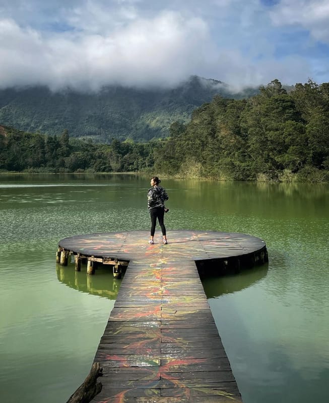 telaga warna dieng indonesia