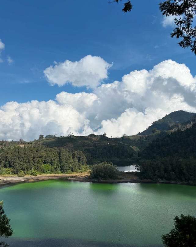 telaga warna dieng indonesia